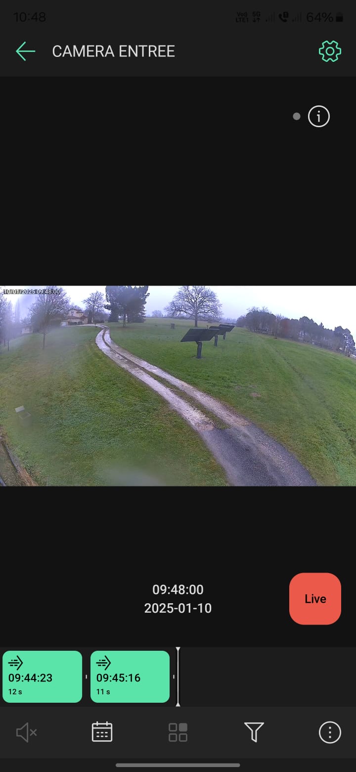 Installation d’une caméra extérieure AJAX pour surveiller une allée à Saint-Émilion