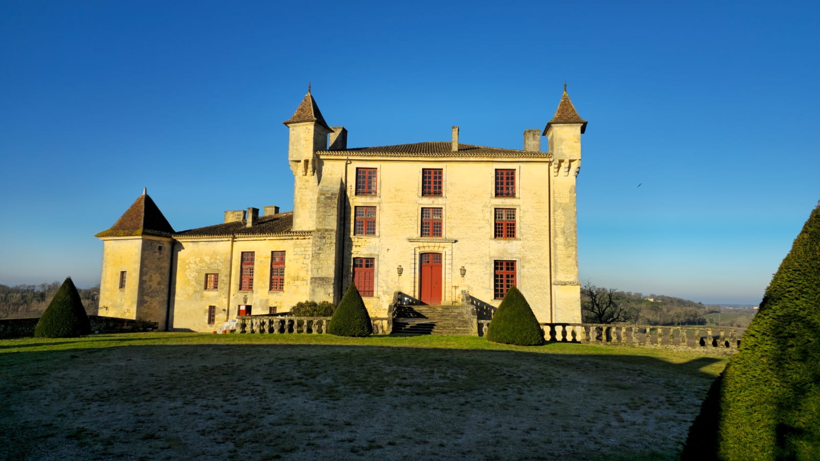 Installation d'une alarme Ajax sans fil dans un château en Gironde près de Saint-Emilion