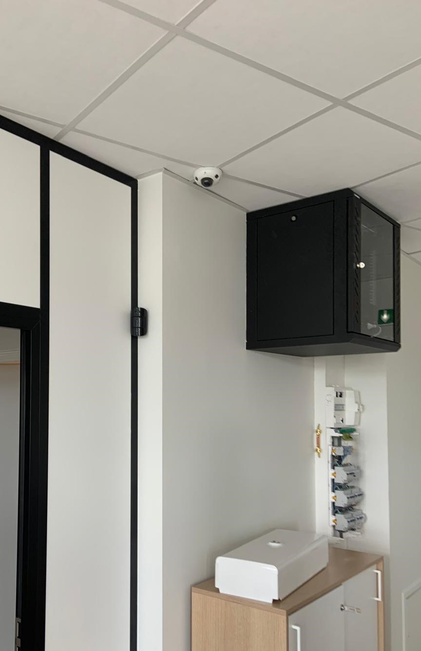 Installation d’une alarme sans fil à Bordeaux pour professionnels