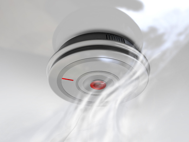 Pose de détecteur de fumée pour le particulier